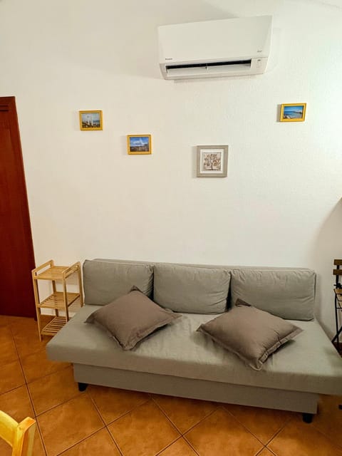 Living room, air conditioner