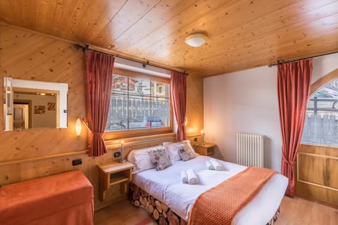 Property building, Living room, Bedroom