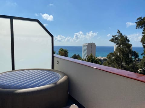 Duplex de lujo en la playa , jacuzzy, piscina, chimenea y padel Apartment in Benalmadena