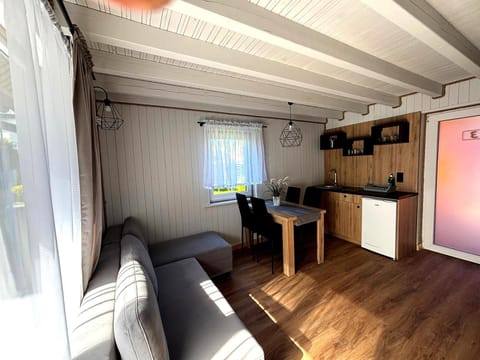 Communal lounge/ TV room, Kitchen or kitchenette, Living room, Seating area, internet, internet, microwave, oven, pet friendly, pet friendly, stove, kitchen, kitchen