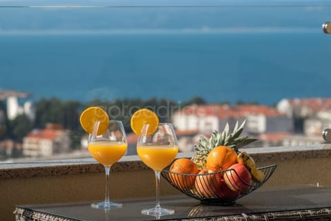 Natural landscape, View (from property/room), Balcony/Terrace, Food and drinks, Sea view