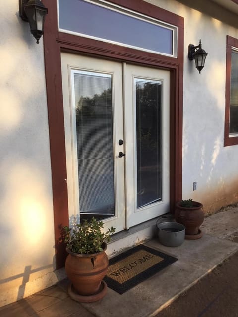 Beautiful new detached casita nestled in scenic southern CA foothills! Bed and Breakfast in Fallbrook