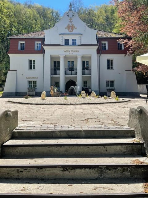 Property building, Facade/entrance, Day