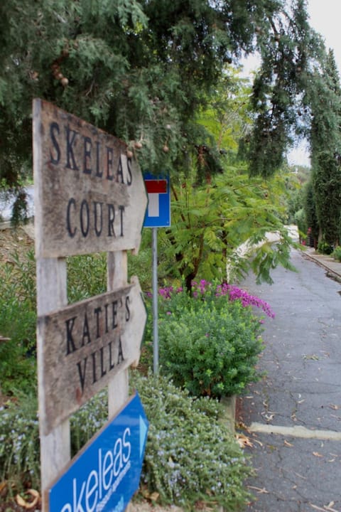 Property logo or sign, Neighbourhood