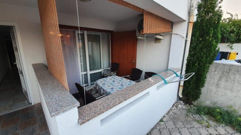 Property building, Balcony/Terrace, Seating area