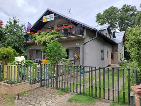 Property building, Day, Garden, Garden view