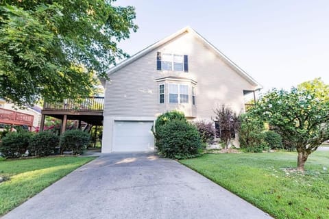 Cozy Pigeon Forge home w hot tub near river House in Pigeon Forge
