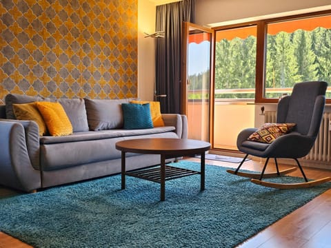 View (from property/room), Living room, Photo of the whole room, Seating area