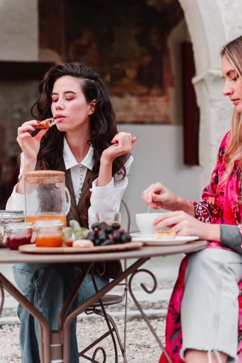 Property building, Restaurant/places to eat