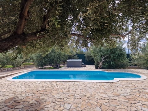 Luxury private villa complex with pool and jacuzzi Villa in Šibenik-Knin County, Croatia