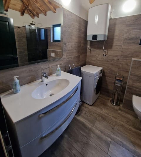 Luxury private villa complex with pool and jacuzzi Villa in Šibenik-Knin County, Croatia