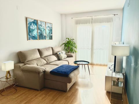 Bed, TV and multimedia, Living room