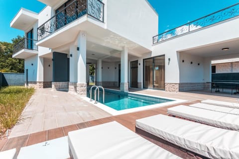 Property building, Facade/entrance, Swimming pool