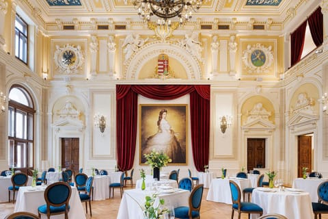 Restaurant/places to eat, Banquet/Function facilities, Decorative detail