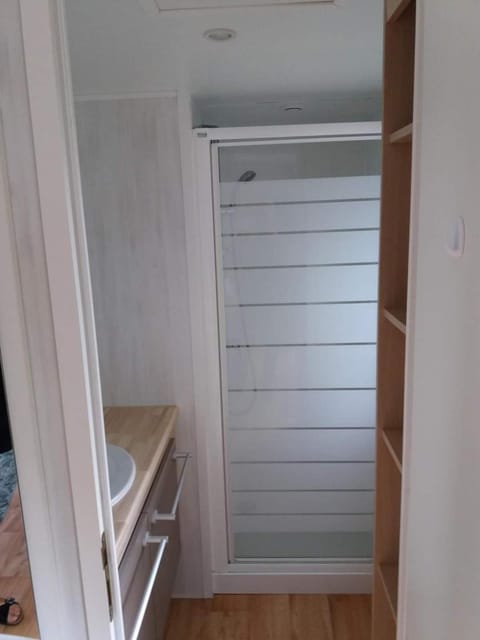 Luxueuze stacaravan 4pers met terras en tuintje Bredene (2010) House in Bredene