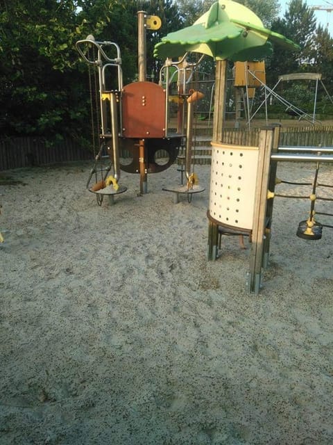 Luxueuze stacaravan 4pers met terras en tuintje Bredene (2010) House in Bredene