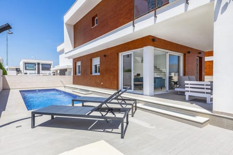 Property building, Patio, Swimming pool, Swimming pool