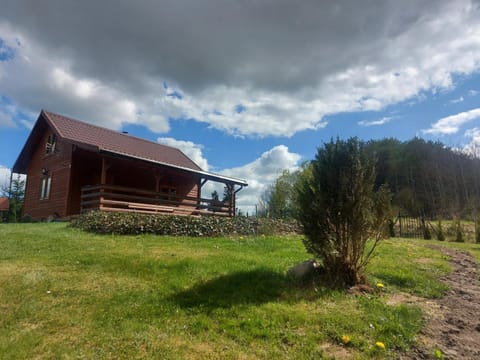 Drewniany domek Żurawi Trakt House in Pomeranian Voivodeship