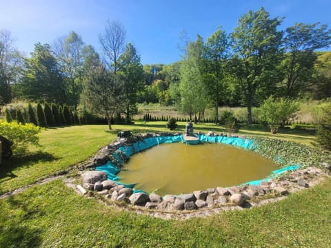 Drewniany domek Żurawi Trakt House in Pomeranian Voivodeship