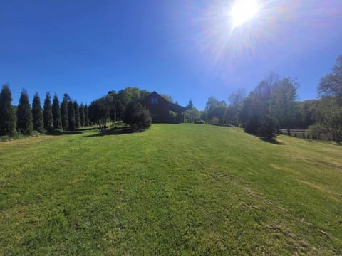 Drewniany domek Żurawi Trakt House in Pomeranian Voivodeship