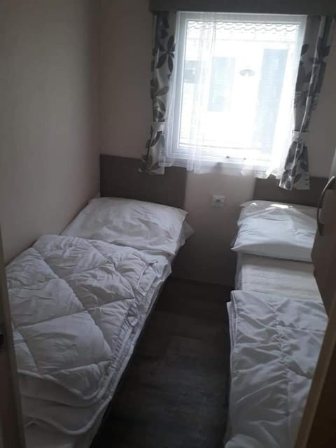 Luxe vakantiechalet met omheinde tuin Bredene 6pers (2572) House in Bredene