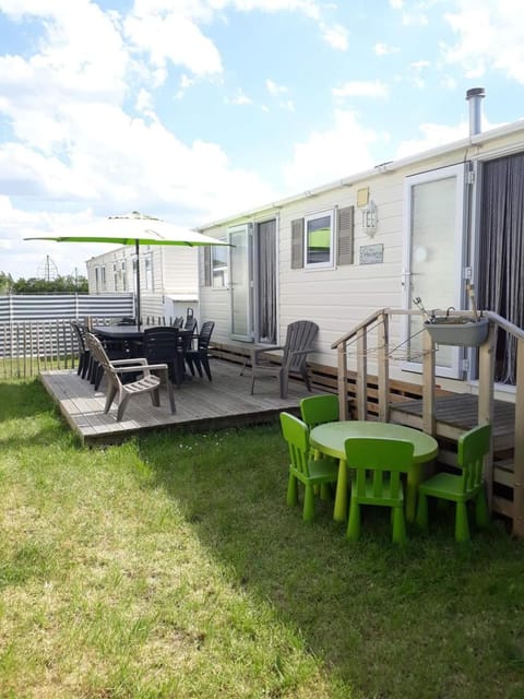 Luxe vakantiechalet met omheinde tuin Bredene 6pers (2572) House in Bredene