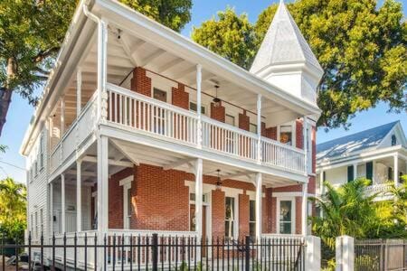 Bunk Room at the Grand Maloney Inn in Key West