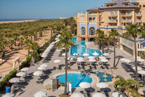 Restaurant/places to eat, Activities, Children play ground, Garden, View (from property/room), Balcony/Terrace, Beach, Sea view, Swimming pool, Entertainment