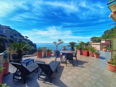 Patio, Day, Natural landscape, View (from property/room), Balcony/Terrace, Dining area, Mountain view, Sea view