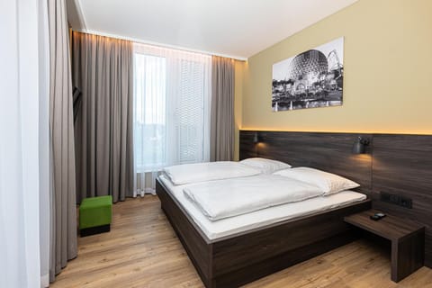 Staff, Photo of the whole room