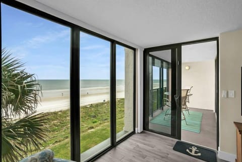Upscale Oceanfront Condo with Panoramic Views and Pool House in Crescent Beach