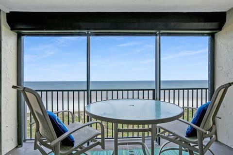 Upscale Oceanfront Condo with Panoramic Views and Pool House in Crescent Beach