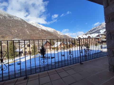Balcony/Terrace, Garden view, Mountain view