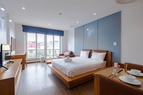 Bed, TV and multimedia, Living room, Photo of the whole room, Seating area, Dining area, Bedroom, towels