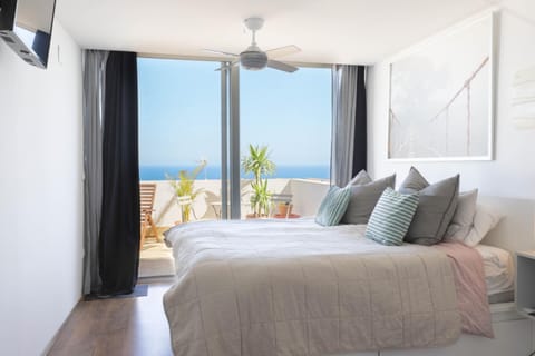 Bed, Bedroom, Sea view