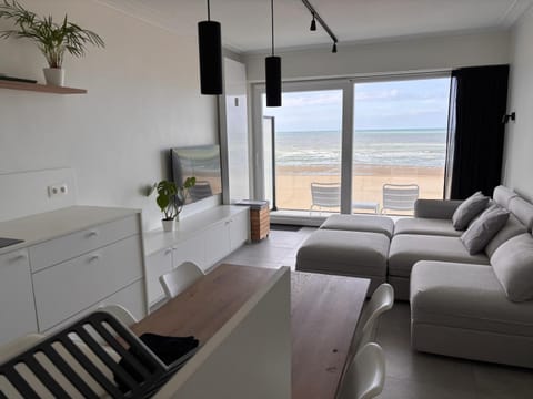 TV and multimedia, Living room, Seating area, Dining area, Sea view