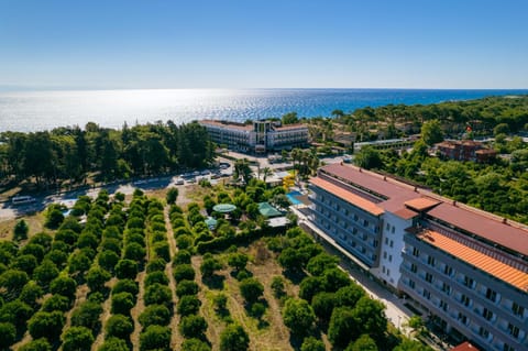 Property building, Nearby landmark, Day, Natural landscape, Bird's eye view, City view, Sea view, Location