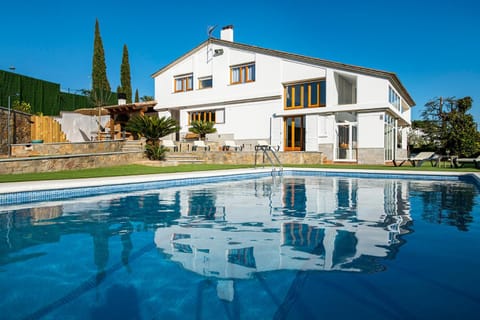 Property building, Swimming pool, Swimming pool