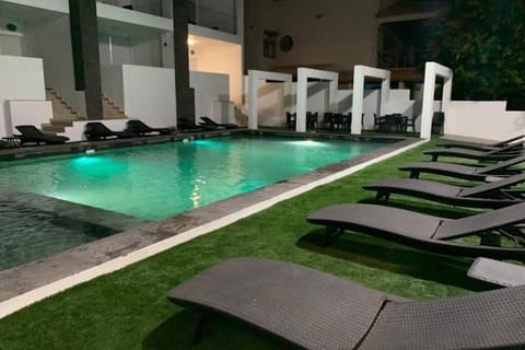Swimming pool