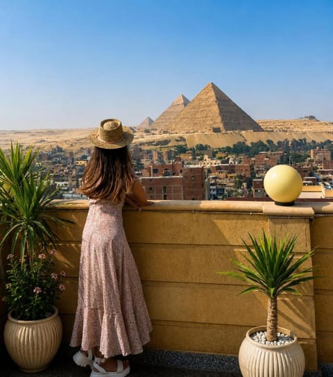 Nearby landmark, Day, People, Natural landscape, View (from property/room), Balcony/Terrace, City view, Mountain view, group of guests