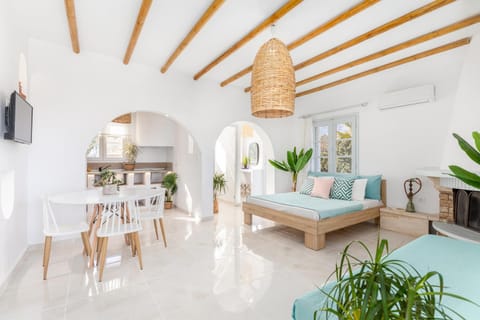 Dining area, kitchen