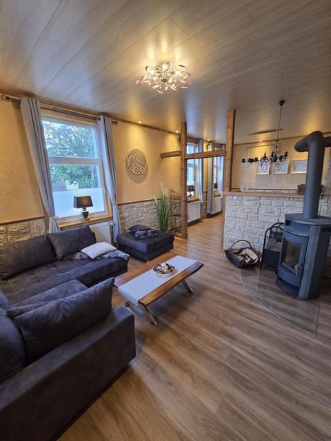 TV and multimedia, Living room, fireplace