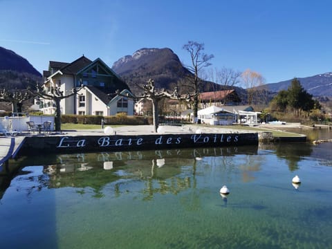 Property building, Solarium, Lake view, Mountain view