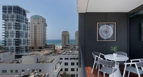 View (from property/room), Balcony/Terrace, City view, Sea view