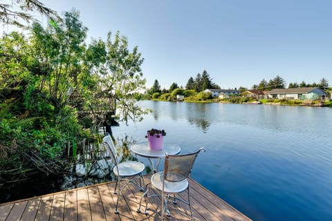Ocean Shores Retreat with Porch and Canal Views! House in Ocean Shores