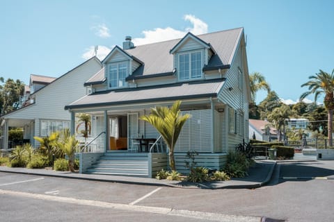 Property building, Neighbourhood, Street view, Swimming pool