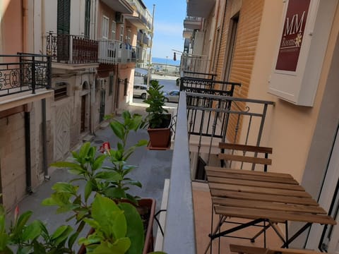 Balcony/Terrace, City view, Street view
