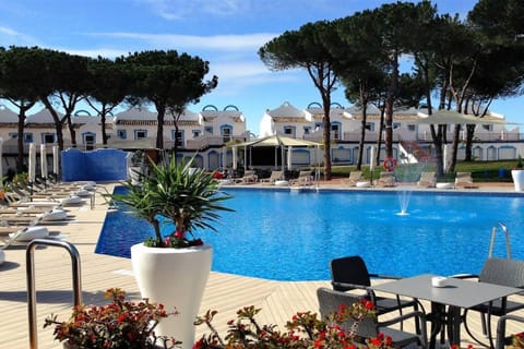 Swimming pool, Swimming pool, sunbed
