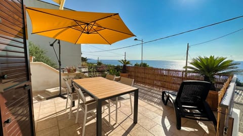 Facade/entrance, View (from property/room), Balcony/Terrace