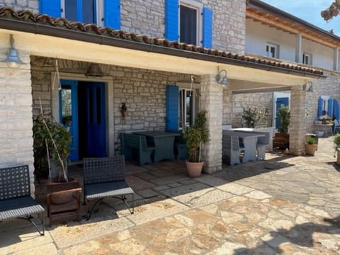 Property building, Breakfast